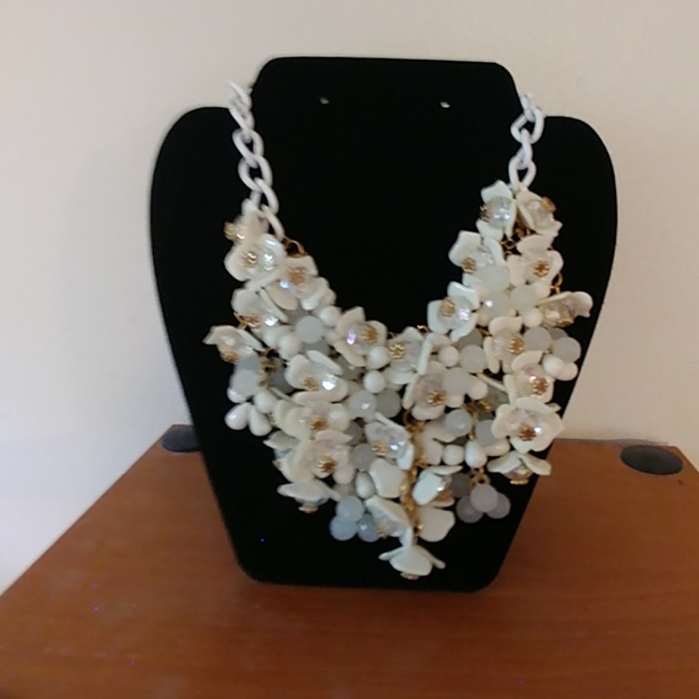 Women's necklace